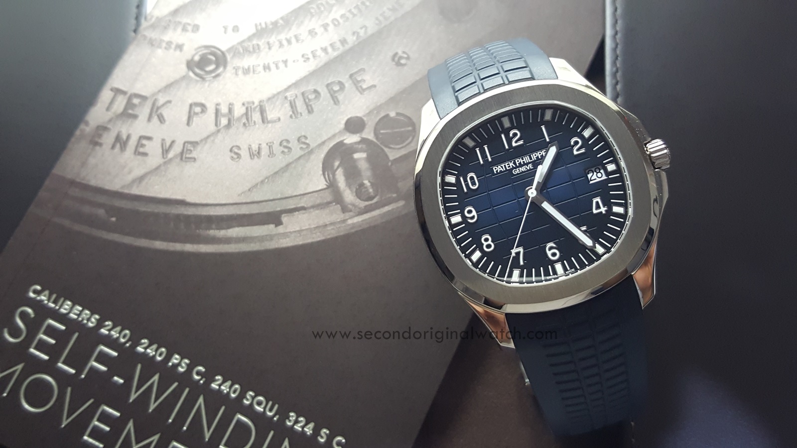 Analog Watch - HD Wallpaper 