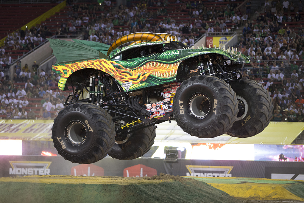 Monster Trucks Backgrounds On Wallpapers Vista - Monster Jam Monster Trucks - HD Wallpaper 
