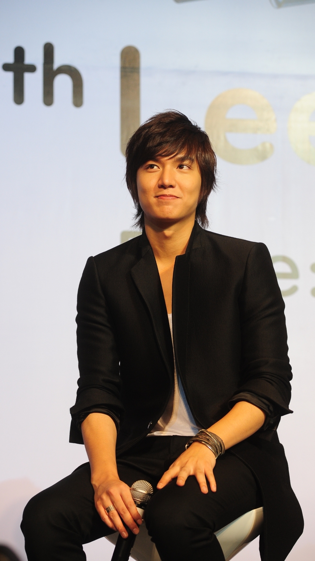 Korean City Hunter Actor - HD Wallpaper 