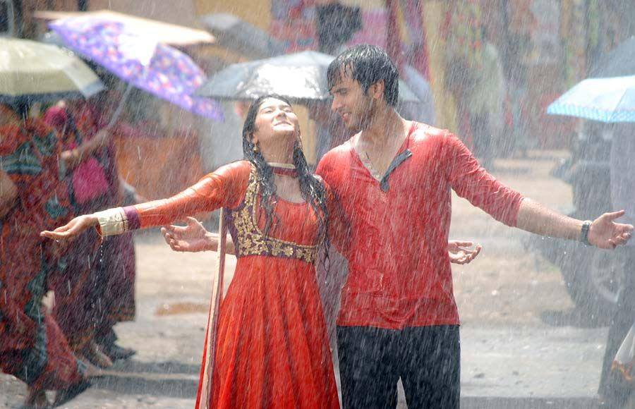 Dancing Couple In Rain - HD Wallpaper 