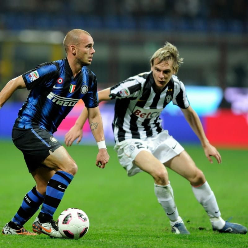 Wesley Sneijder Of Inter Milan And Milos Krasic Of - Wesley Sneijder Inter - HD Wallpaper 