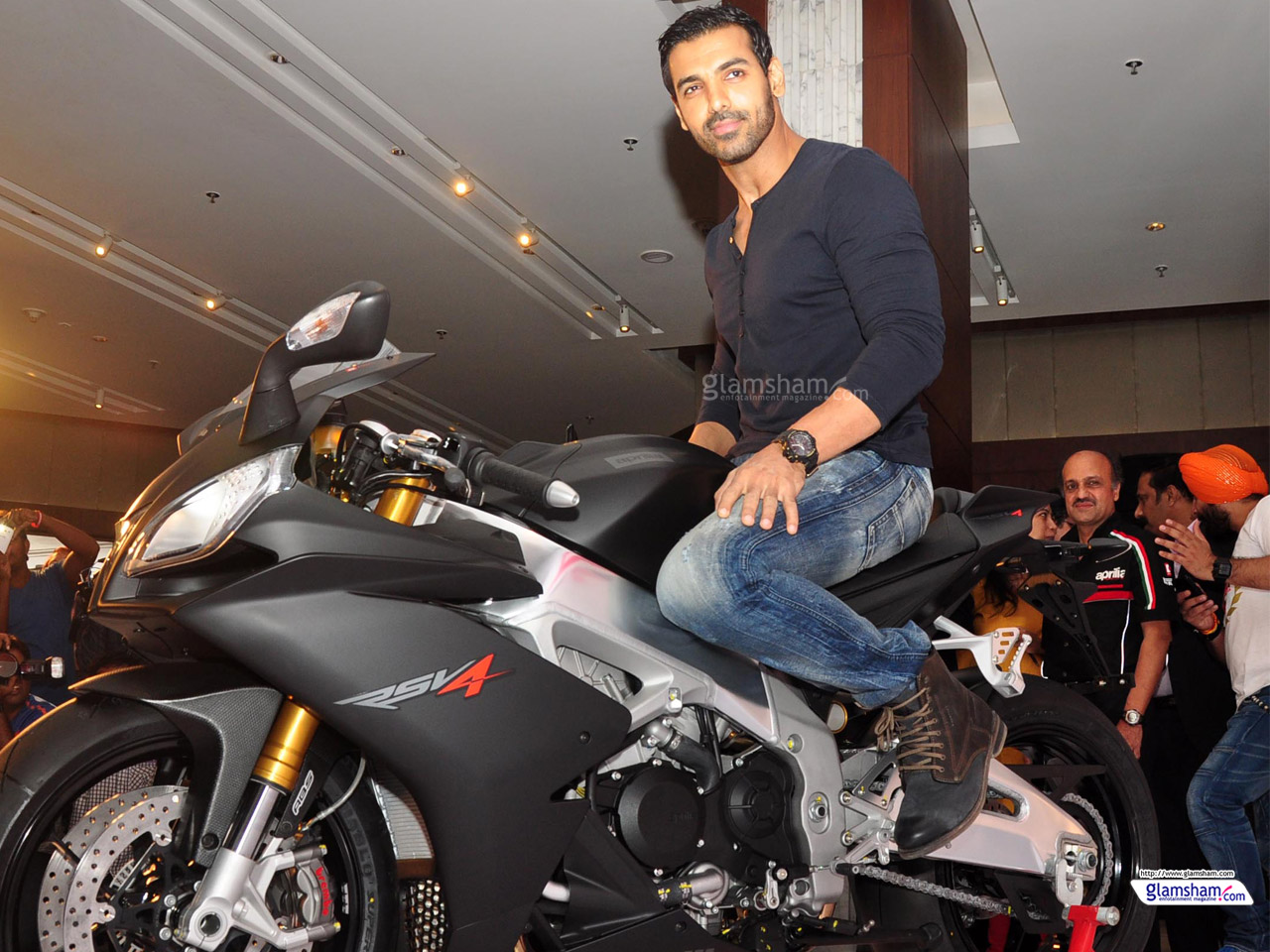 John Abraham Sports Bike - HD Wallpaper 