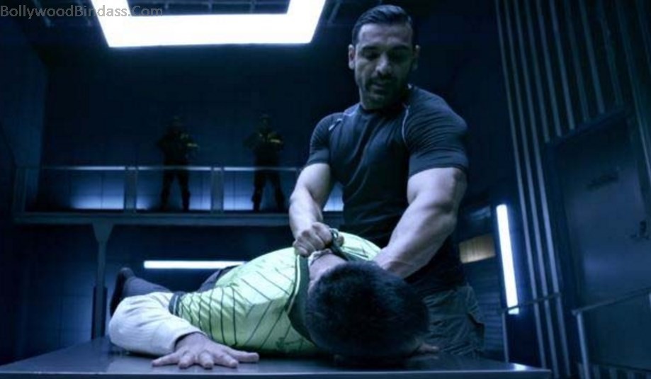 John Abraham Body Wallpapers Hd Dishoom Movie - John Abraham In Dishoom Movie - HD Wallpaper 