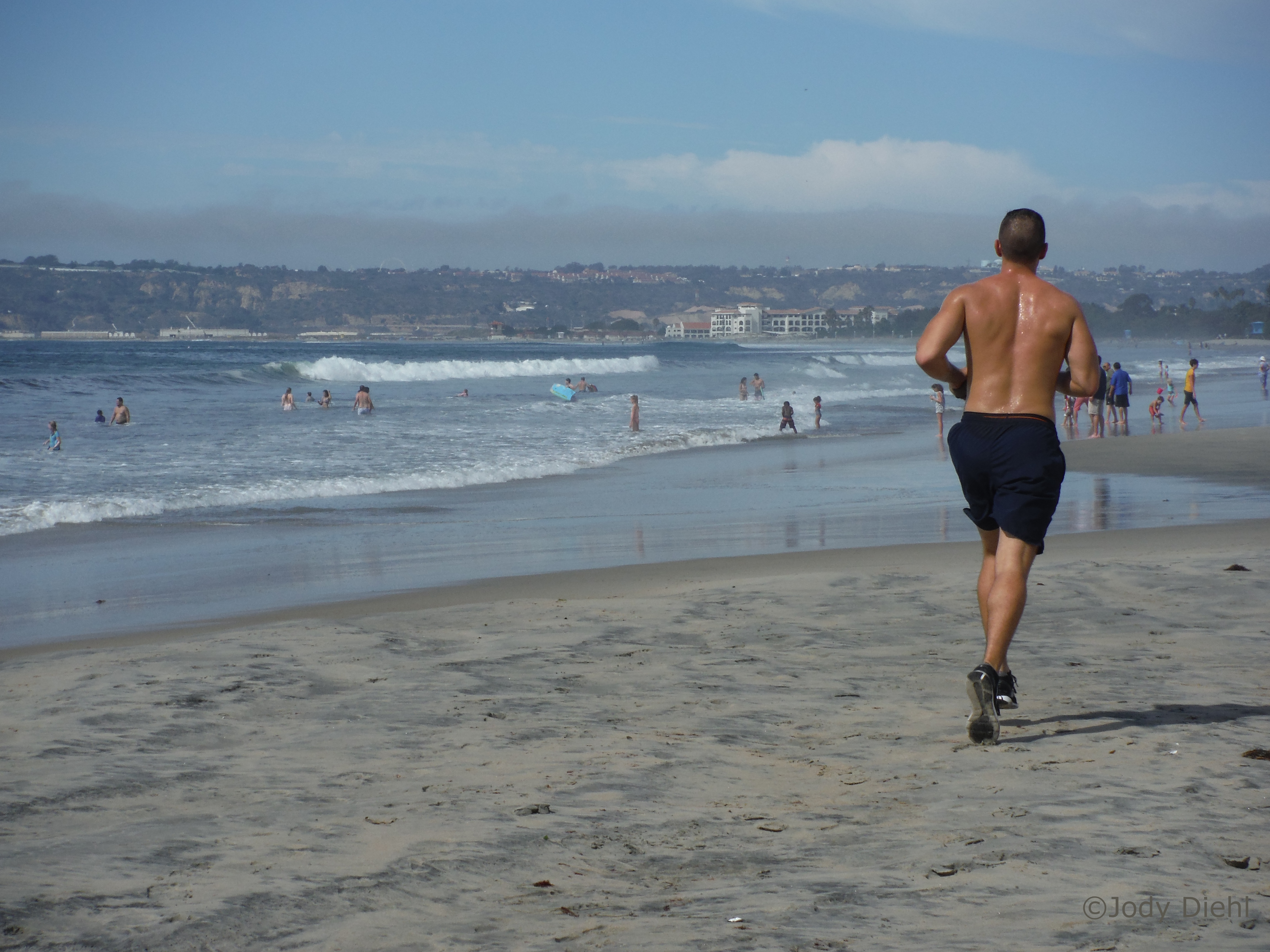Running Is A Popular Activity On Coronado S Central - Coronado California Beach - HD Wallpaper 