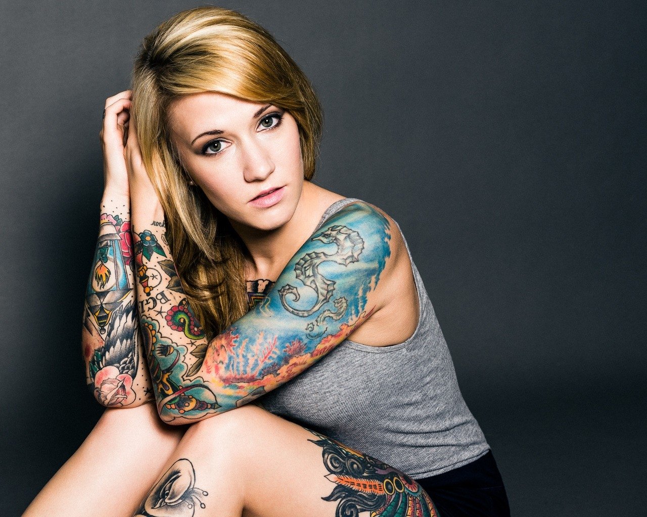 Woman With Tattoo Sleeve - HD Wallpaper 