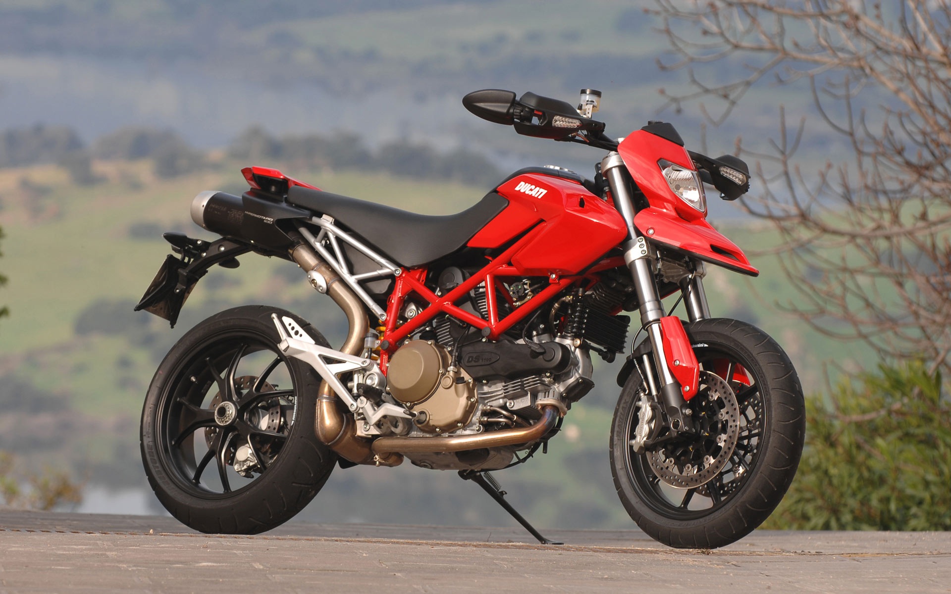 Ducati Bike Wallpapers - Ducati Hypermotard 1100 2007 - HD Wallpaper 