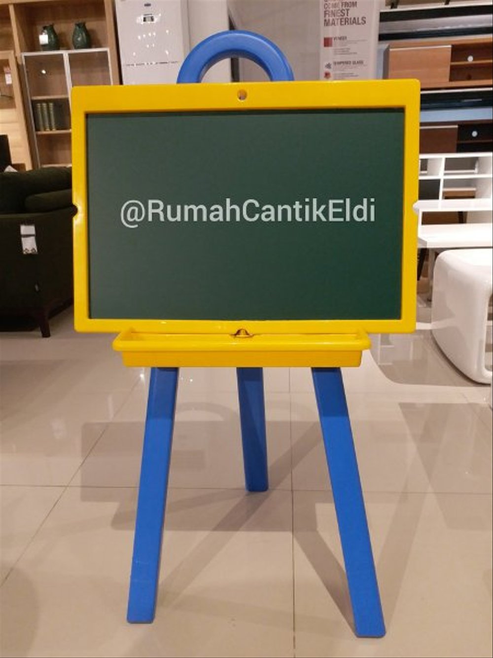 Papn Tulis Anak Berdiri - HD Wallpaper 