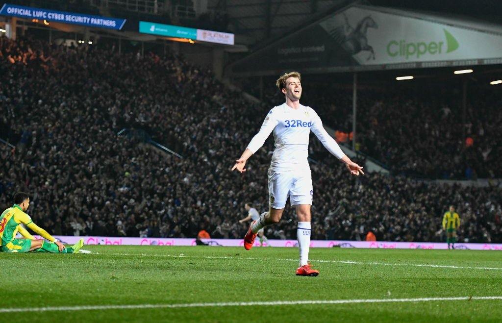 Kick Up A Soccer Ball - HD Wallpaper 