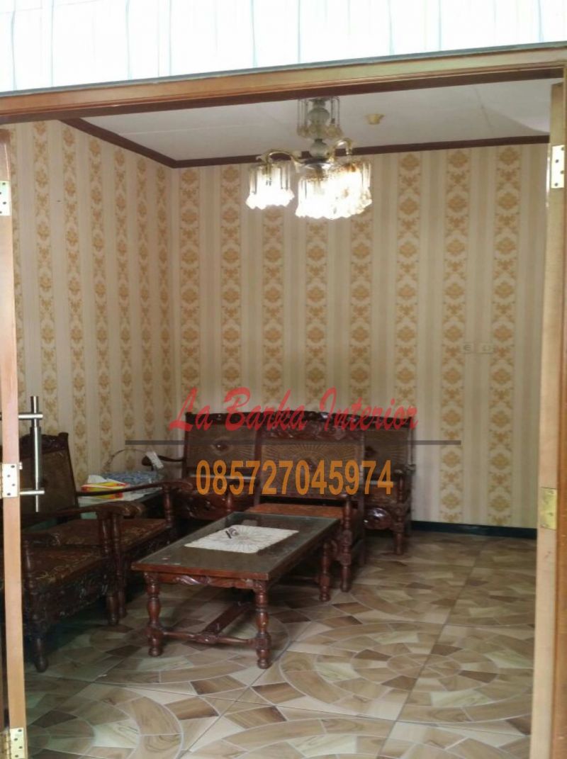 Wallpaper Ruang Tamu Di Kediaman Bp - Interior Design - HD Wallpaper 