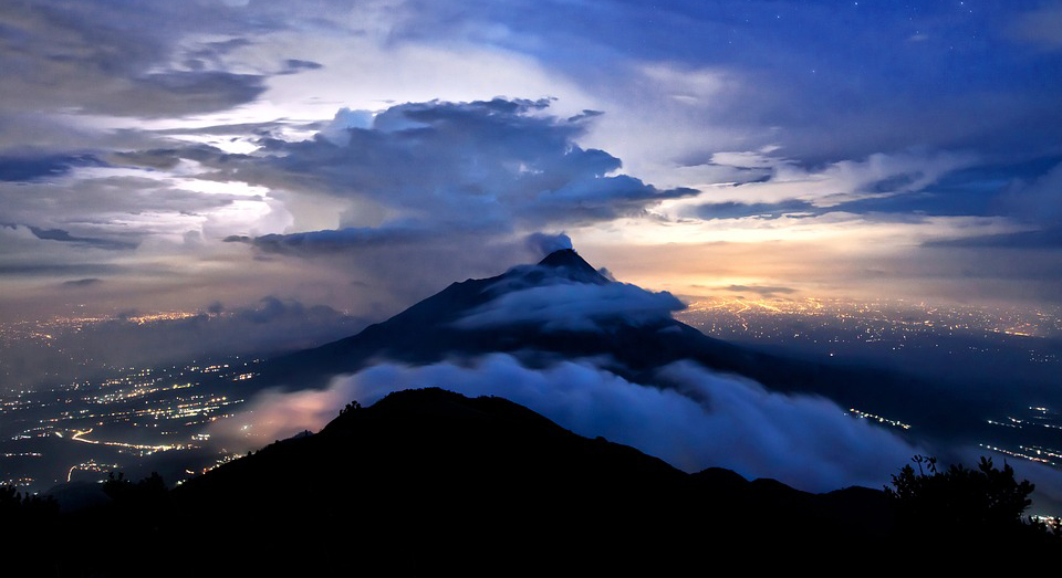 Jogja Tempat Wisata Di Prambanan - HD Wallpaper 