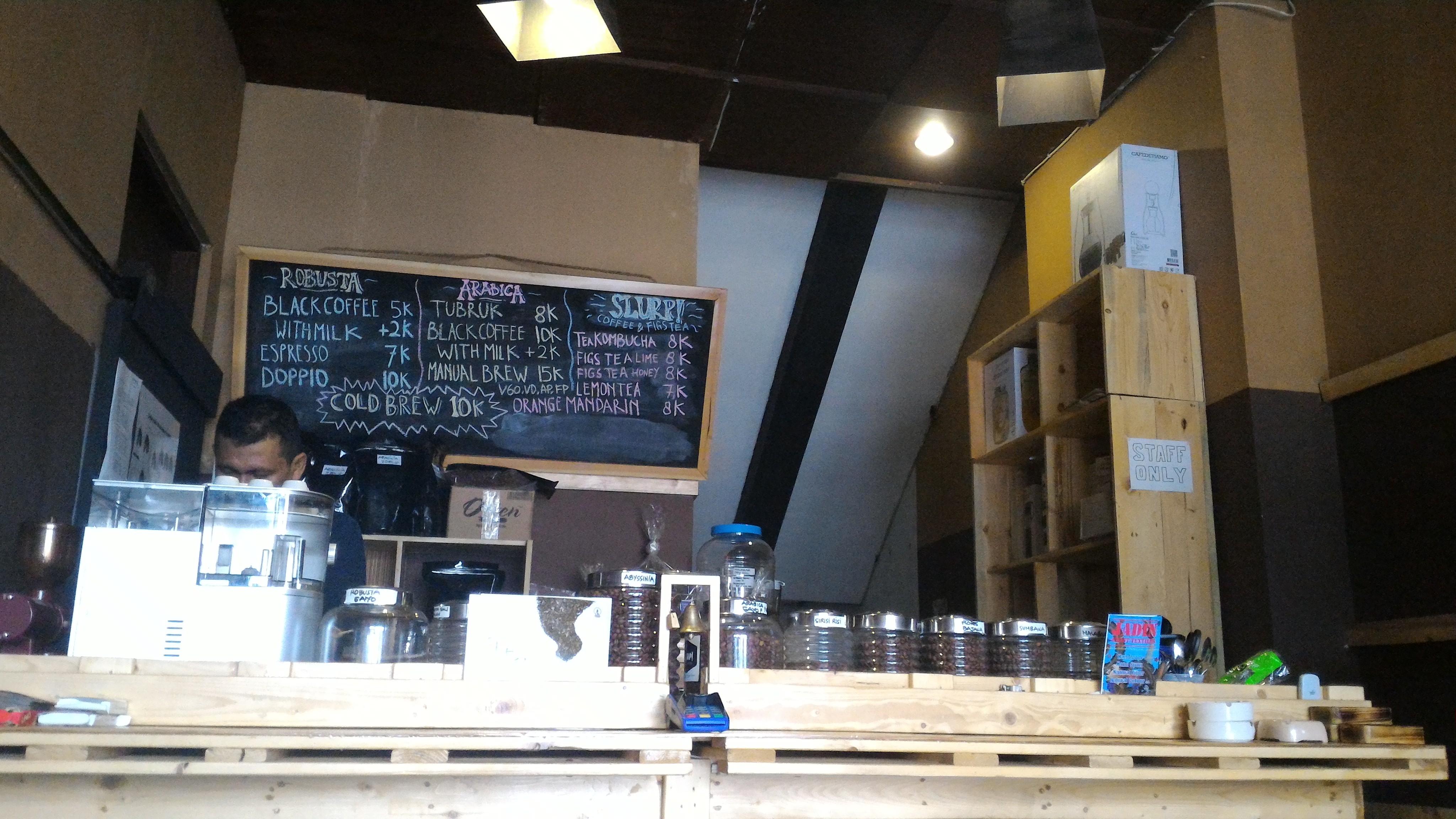 12 Kedai Kopi Paling Top Di Jogja, Nyaman Dan Bikin - Electronics - HD Wallpaper 