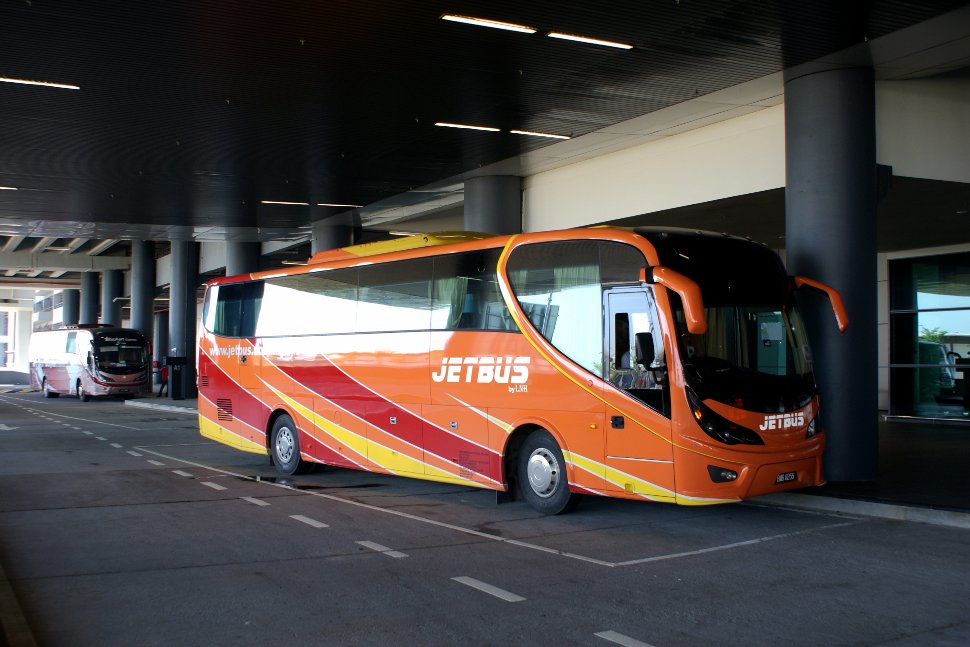 Jetbus At The Klia2 Transportation Hub - Airport Bus - HD Wallpaper 