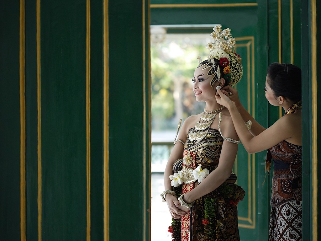 Javanese Weddings Like Royals At Royal Ambarrukmo Hotel - Wedding Venue Outdoor Jogja - HD Wallpaper 