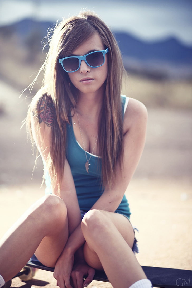 Brunettes Women Sunglasses Sunlight Necklaces Teravena - Hottest Girl Teens In The World - HD Wallpaper 