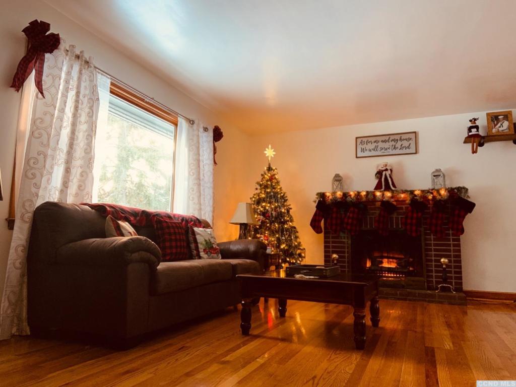 Studio Couch - HD Wallpaper 