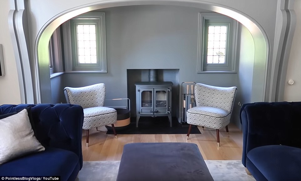 Zoe And Alfie Living Room - HD Wallpaper 