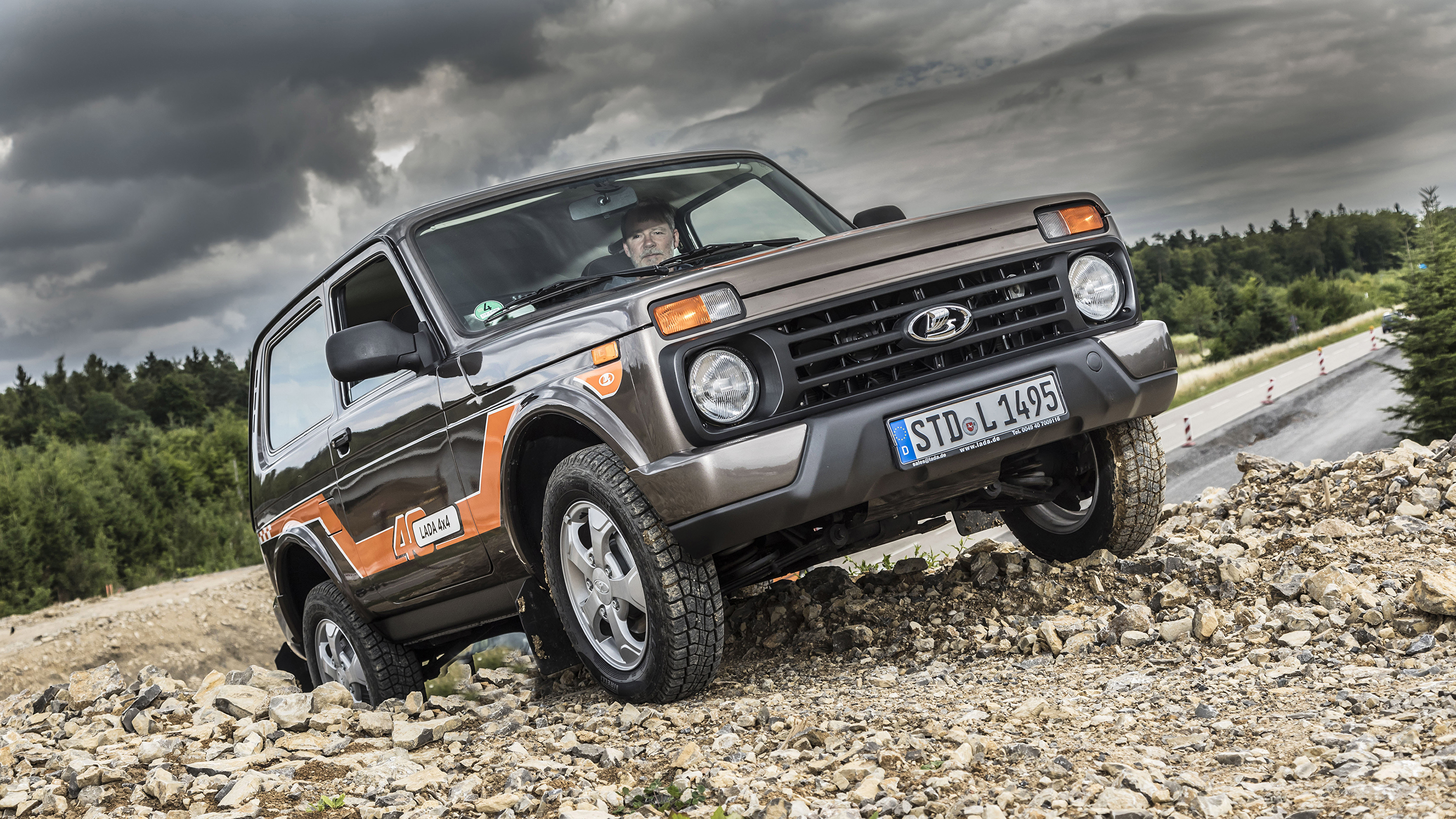 Lada Niva - HD Wallpaper 