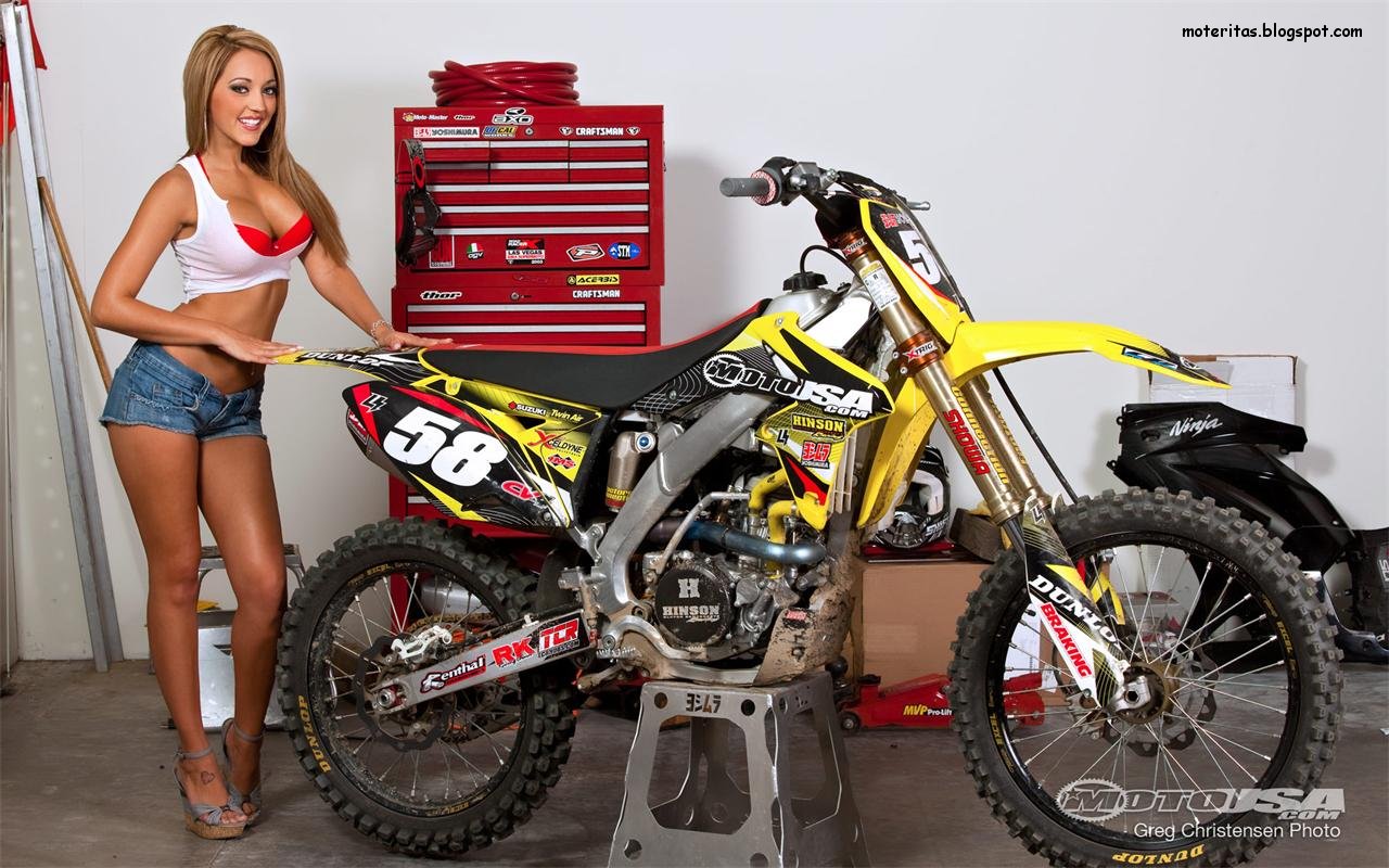Http - //4 - Bp - Blogspot - Com/ Gaoq Ha9m/s1600/suzuki%2brm - Dirt Bike Girls - HD Wallpaper 