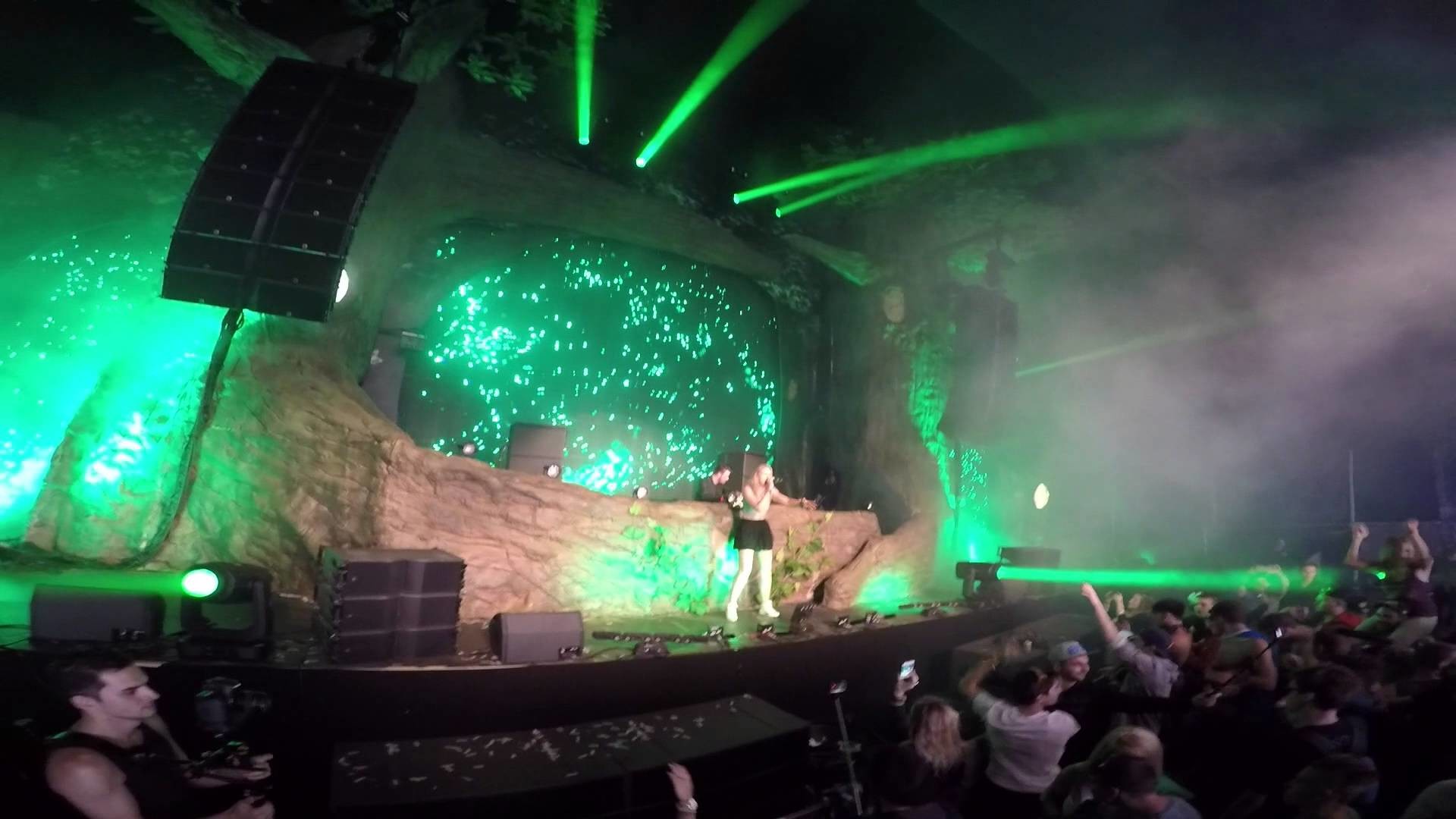 Tomorrowland 2015 Laser Show Hd Wallpaper-ywc7pja - Rock Concert - HD Wallpaper 