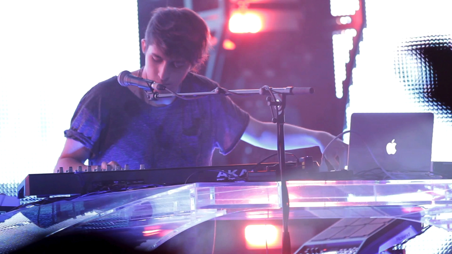 Porter Robinson Controller - HD Wallpaper 