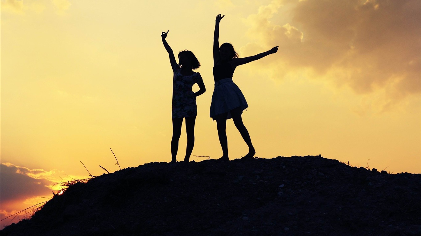 Best Friends Forever-love Theme Desktop Wallpapers2012 - Friend Is Someone Who Understands Your Past Believes - HD Wallpaper 
