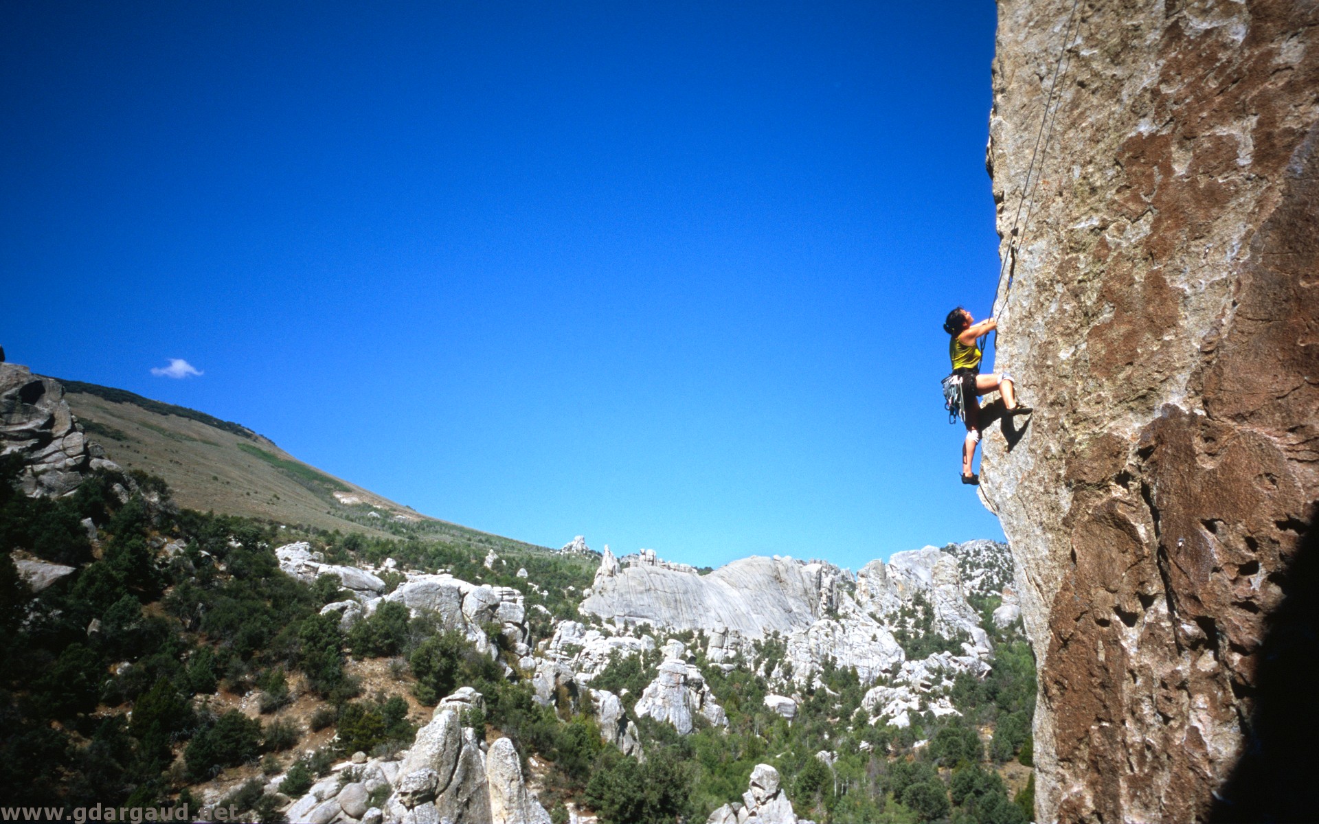 Jenny Climbing At City Of Rocks - Rock Climbing Desktop Backgrounds - HD Wallpaper 