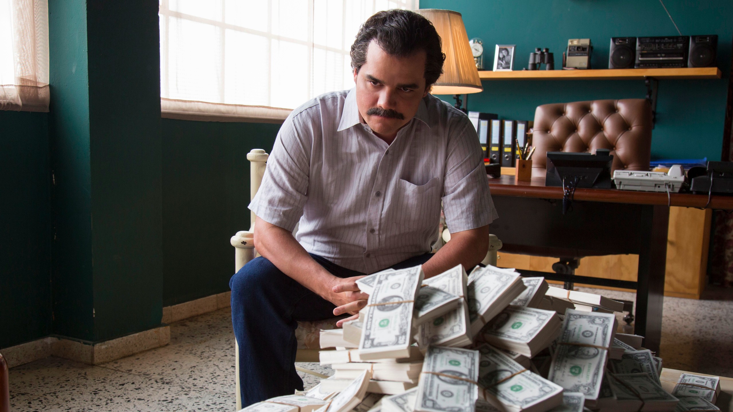 Pablo Escobar Narcos Cash - HD Wallpaper 