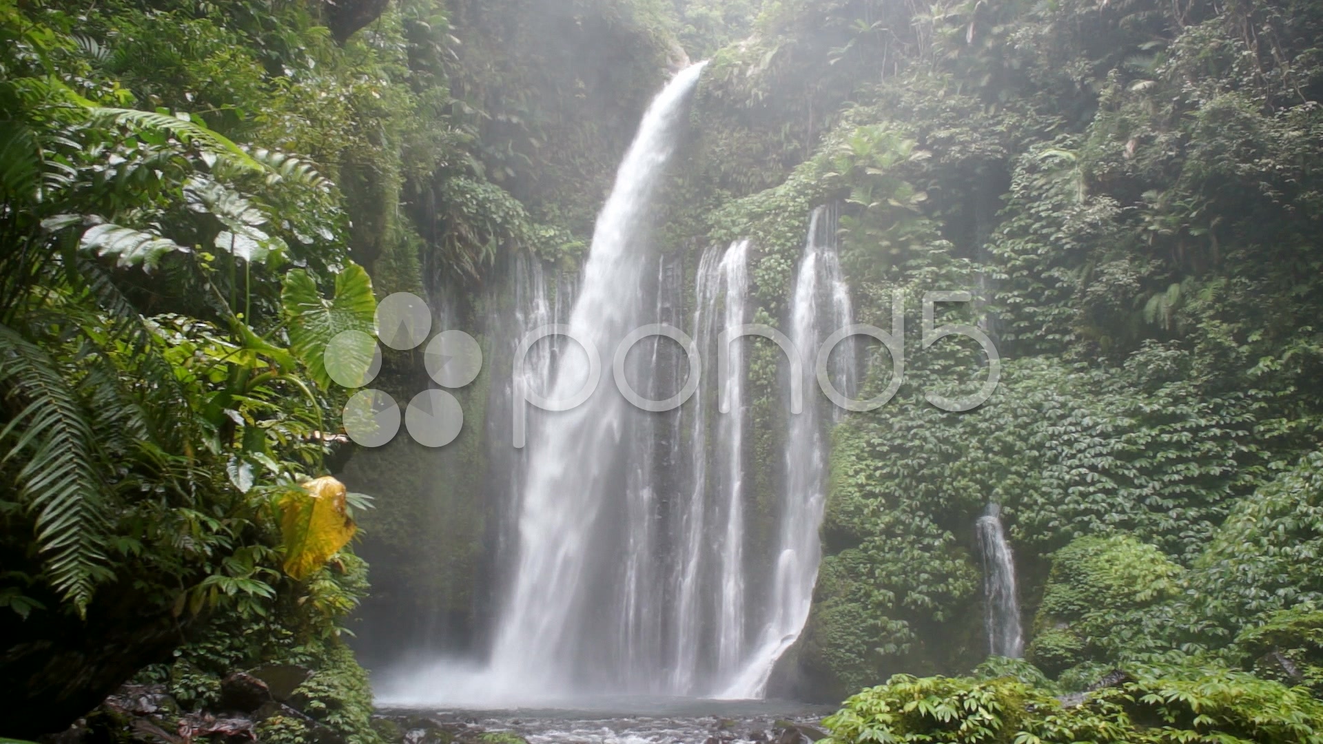 Lombok Waterfall - HD Wallpaper 