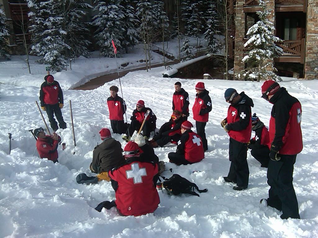 Ski Patrol Snowcat - HD Wallpaper 