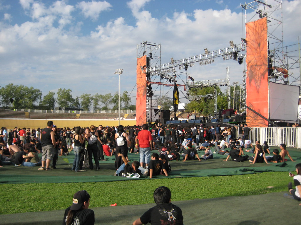 Crowd - HD Wallpaper 