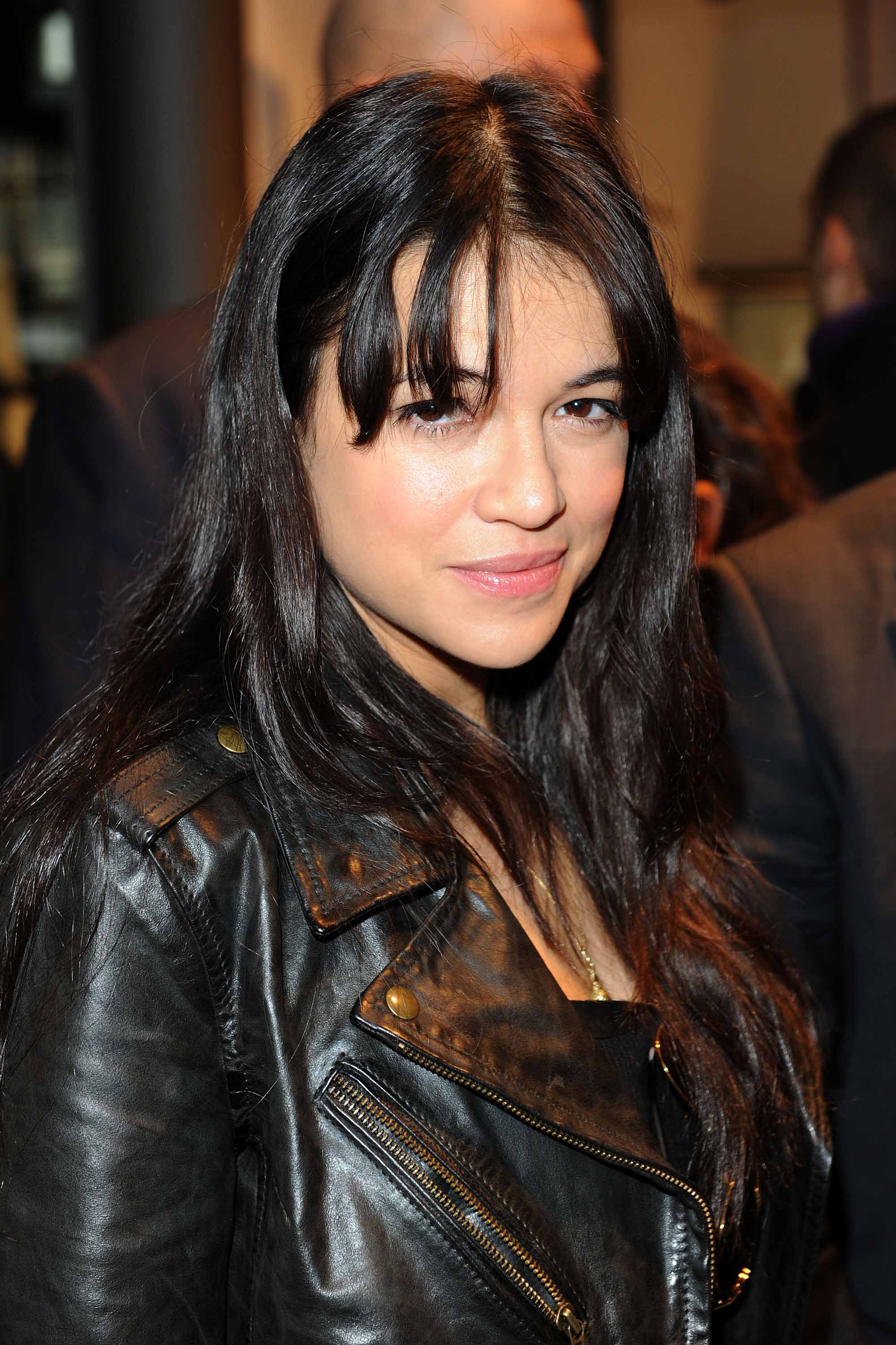 Michelle Rodriguez In Black Jacket Wallpapers And Backgrounds - Wallpaper - HD Wallpaper 