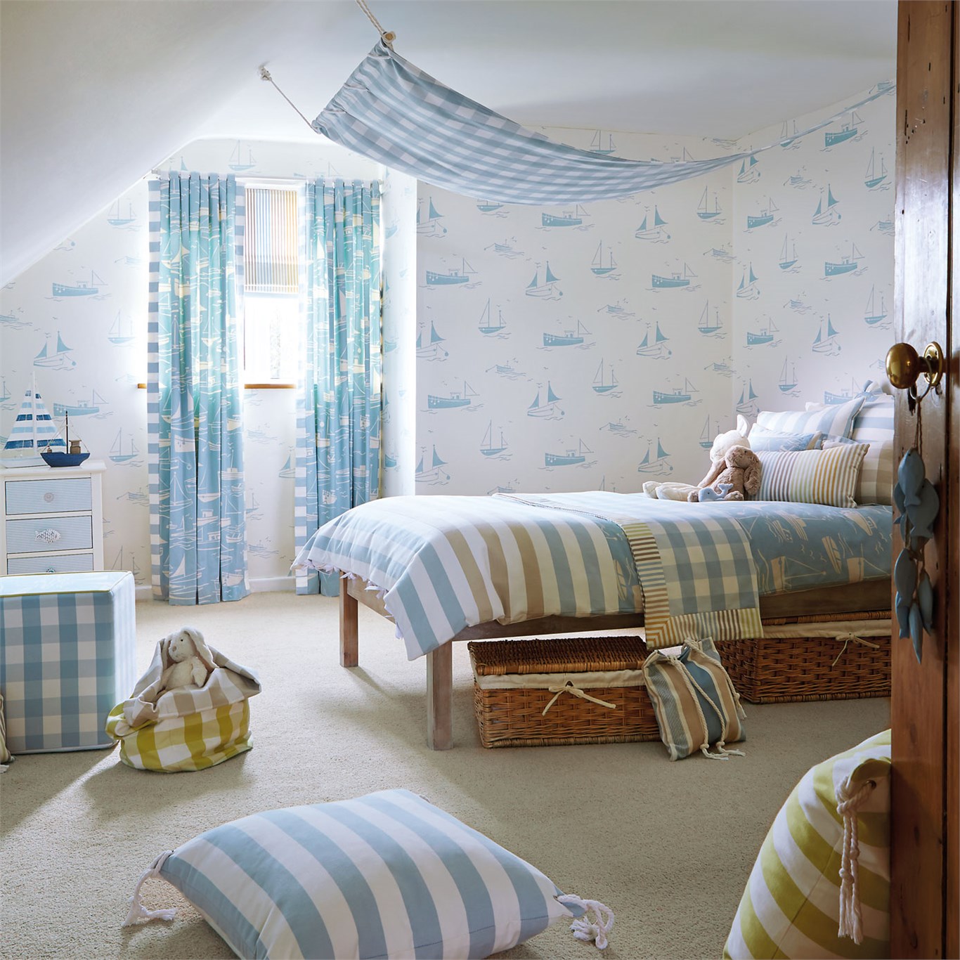 Sail Away, A Wallpaper By Harlequin, Part Of The All - Harlequin Go Go Retro - HD Wallpaper 