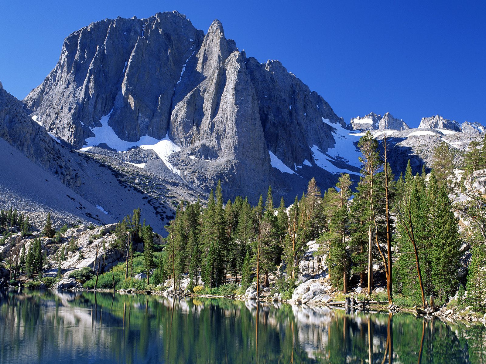 Sierra Nevada Wallpapers - Sierra Nevada Spain Lake - HD Wallpaper 