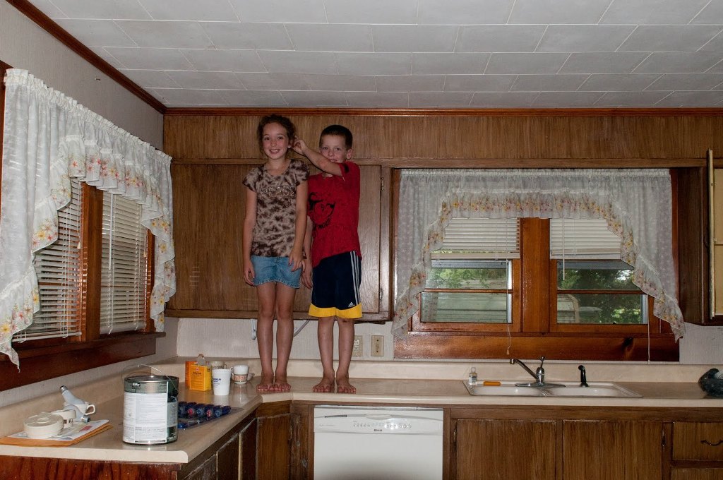 Tin Ceiling Tile Wallpaper - Tin Ceilings In Homes - HD Wallpaper 