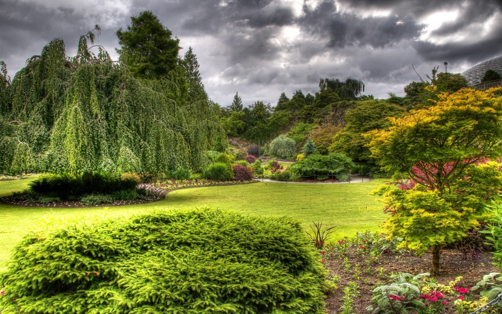 Garden And Clouds Images In Hd - HD Wallpaper 