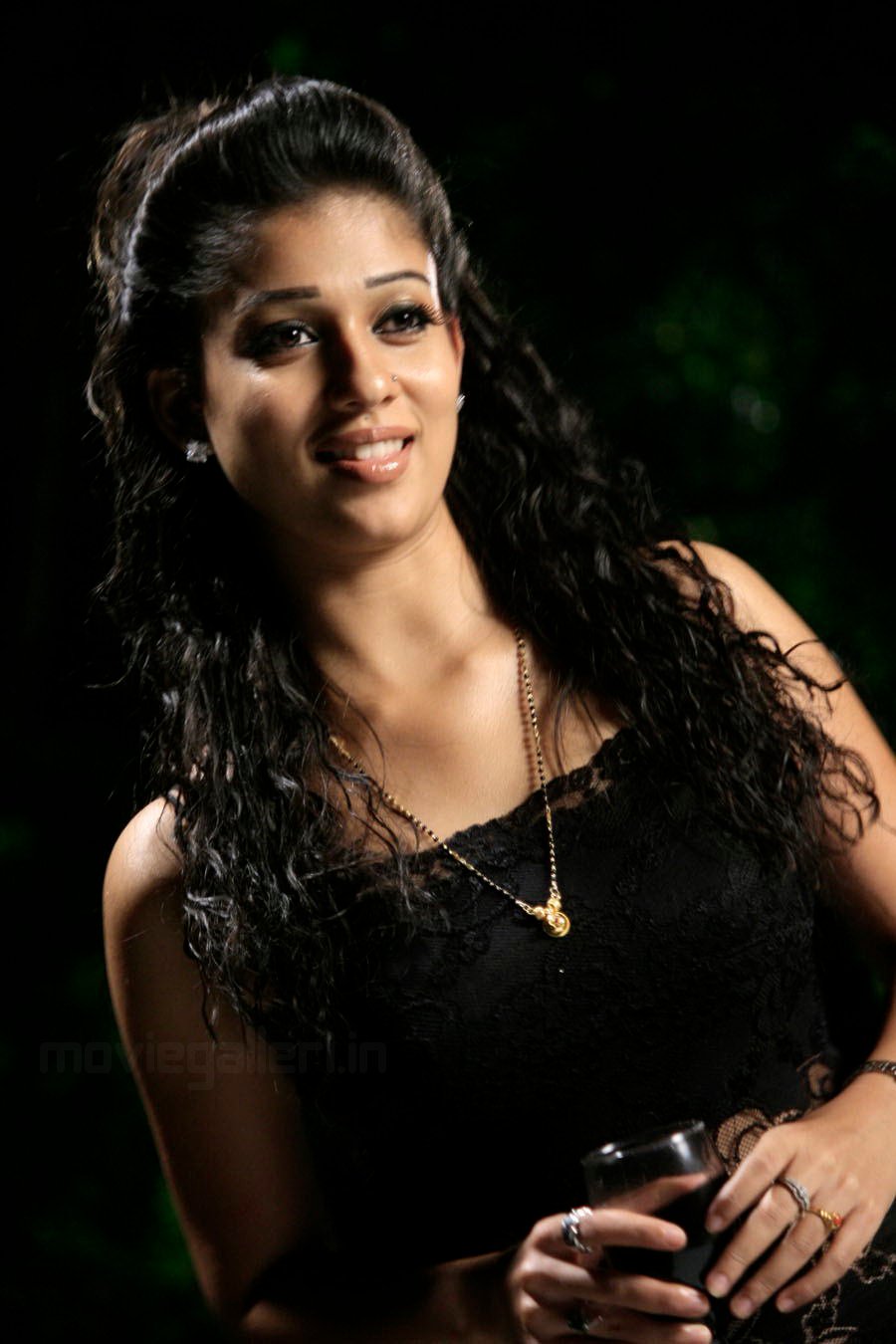 Nayanthara Latest Photoshoot Hd - HD Wallpaper 