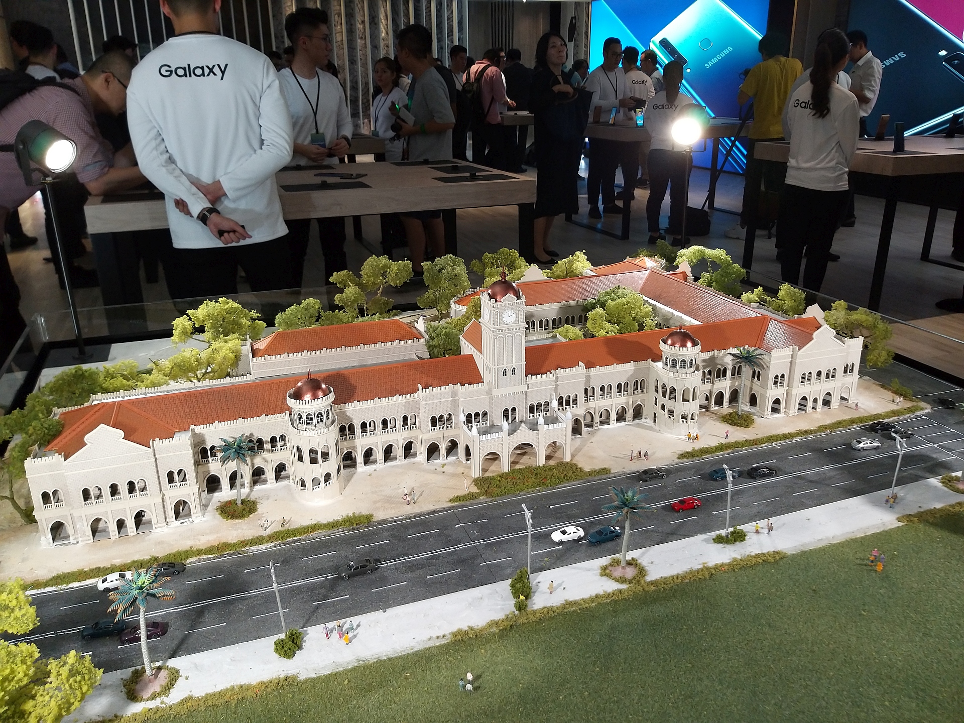 عکس های گرفته شده با گوشی A9 2018 - HD Wallpaper 