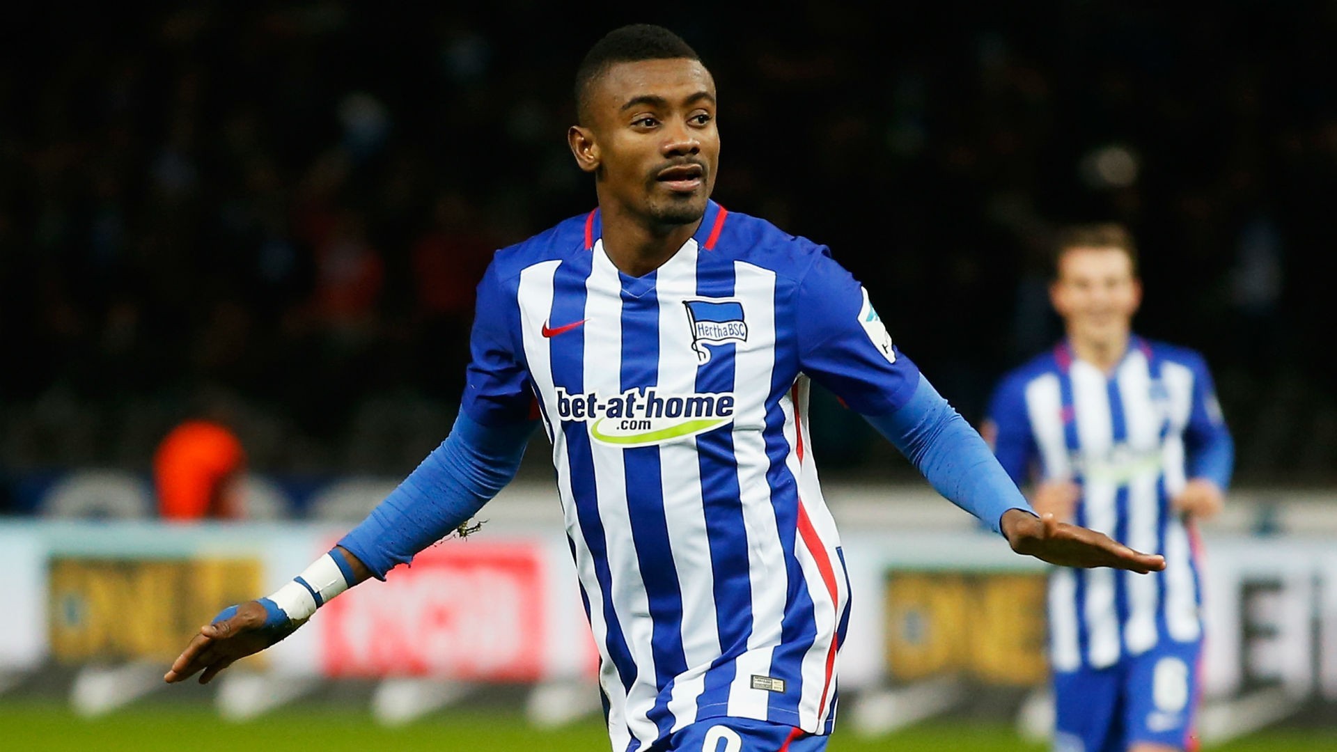 Salomon Kalou Hertha Berlin - HD Wallpaper 