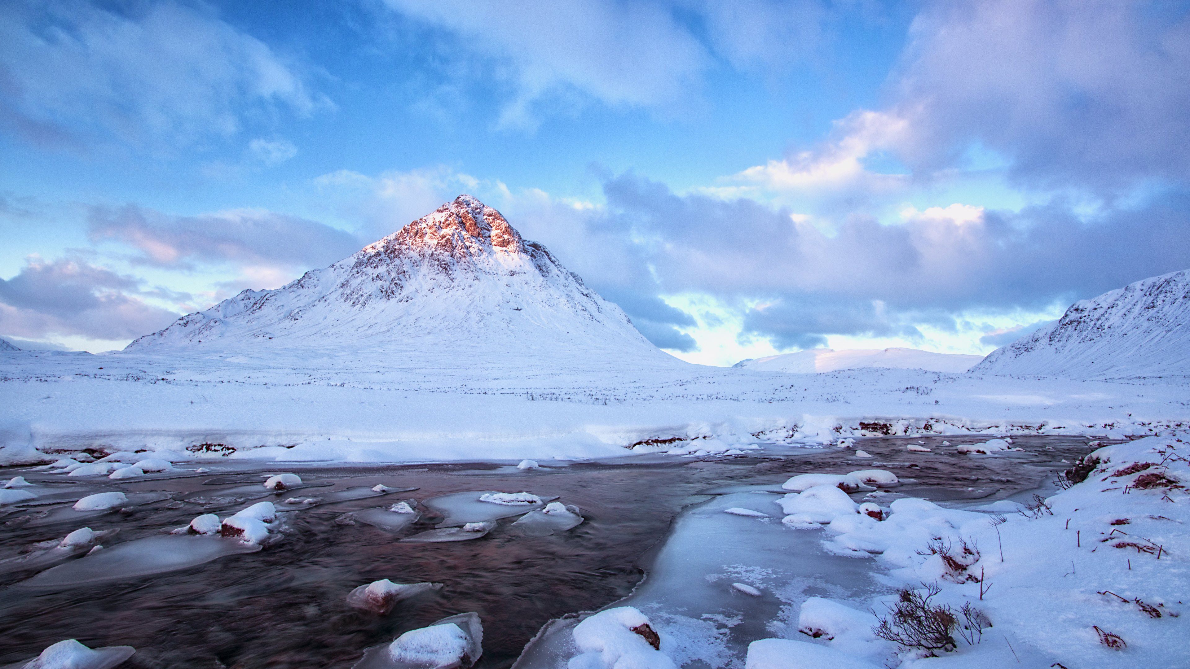 Mountain Scene Wallpaper - HD Wallpaper 