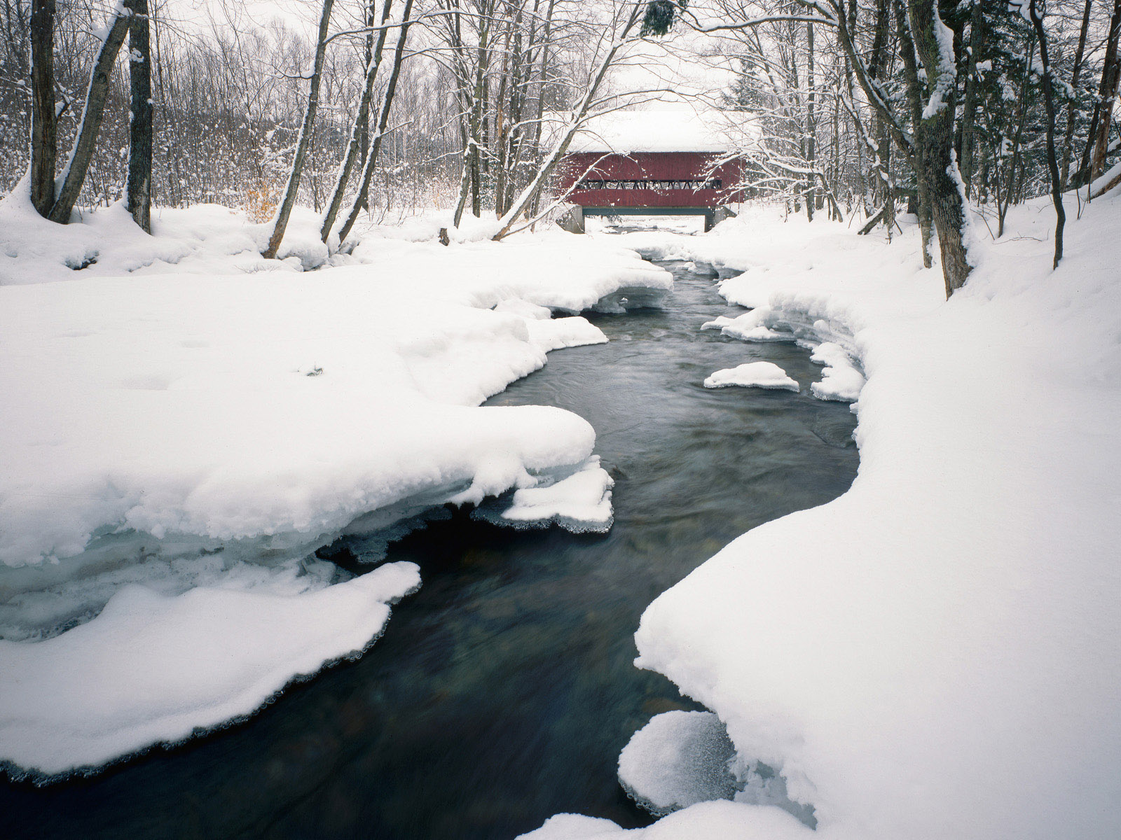 River In Winter Windows 7 Scenery Wallpaper - Snow River - HD Wallpaper 