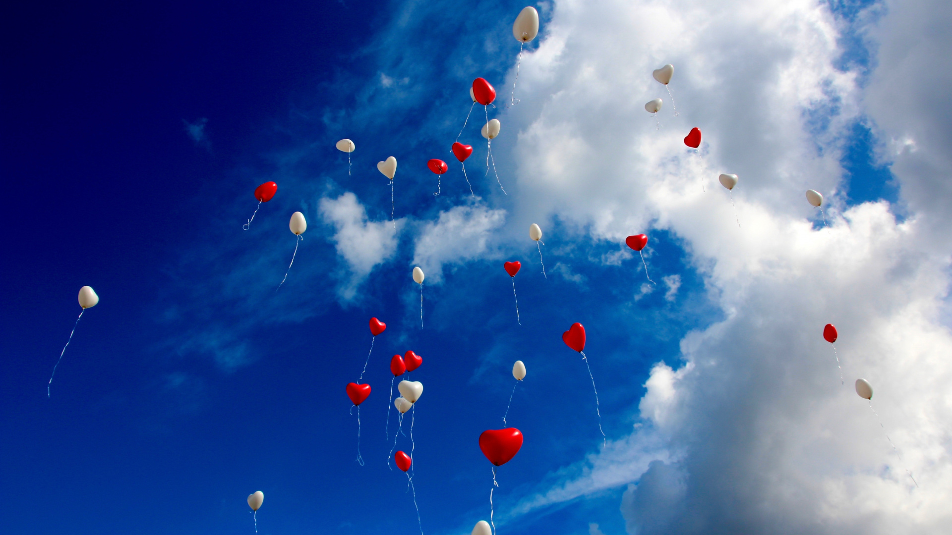 Balloons, Sky, Red And White, Clouds, Wallpaper - Hearts Wallpaper Hd - HD Wallpaper 