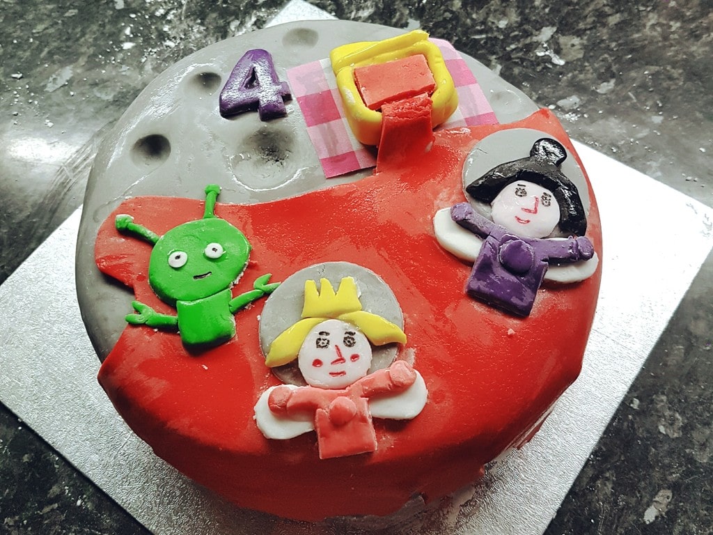 Ben And Holly Jelly Flood On The Moon Cake - Cake Decorating - HD Wallpaper 