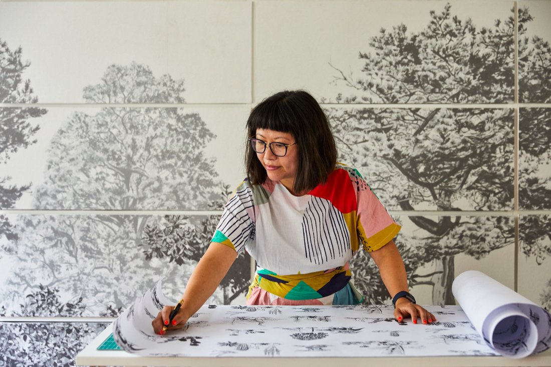 Sitting - HD Wallpaper 