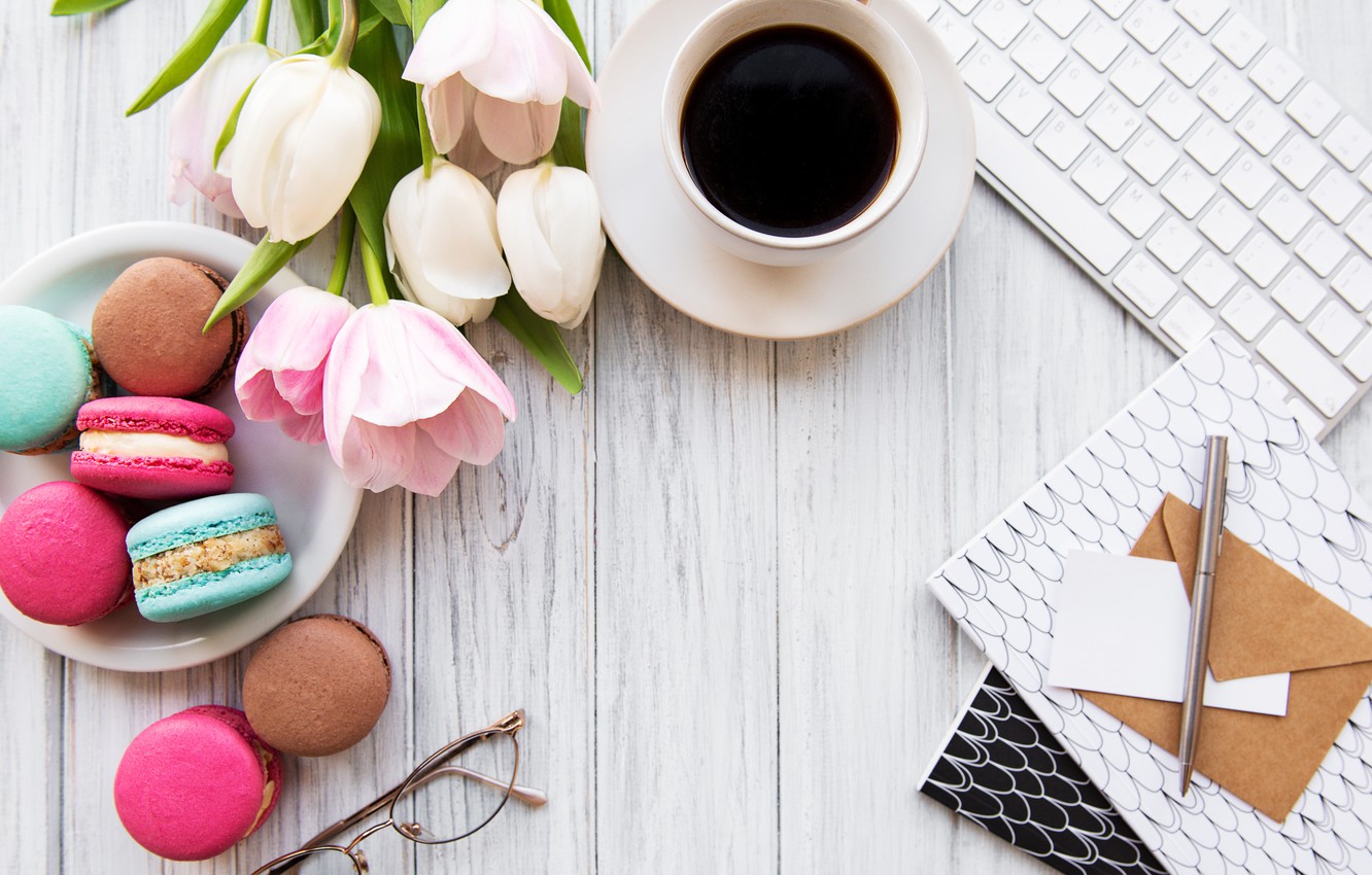 Photo Wallpaper Colorful, Tulips, Pink, Tulips, Coffee - Coffee With Macaroons - HD Wallpaper 