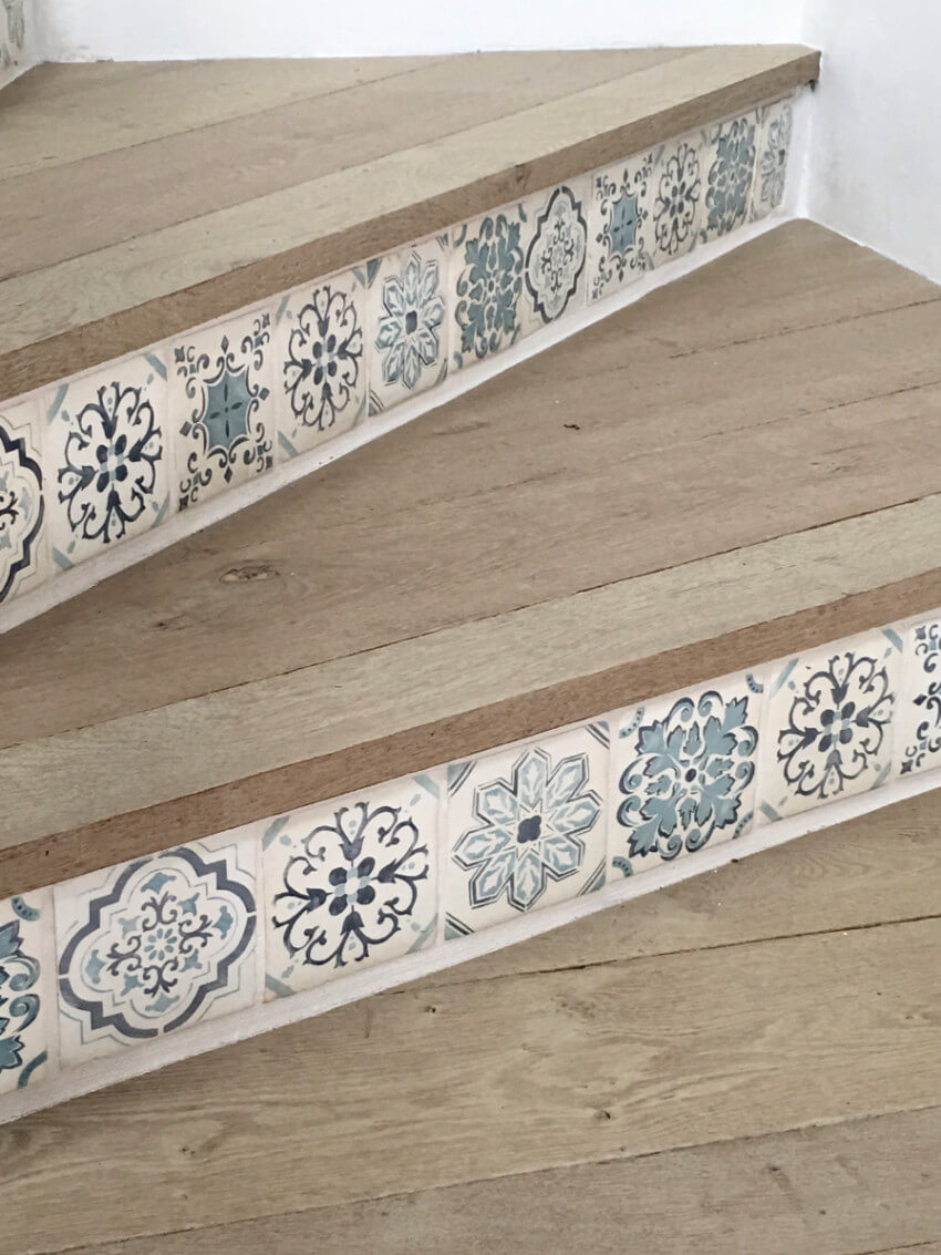 Stairs Are Perfect To Add A Subtle Touch Of Portuguese - Tile On Face Of Stairs - HD Wallpaper 