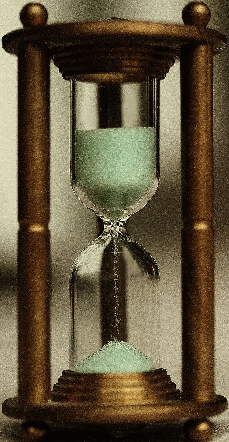 Close-up Of Brown Framed Hour Glass, Hourglass, Sand, - Hourglass Egg Timer - HD Wallpaper 