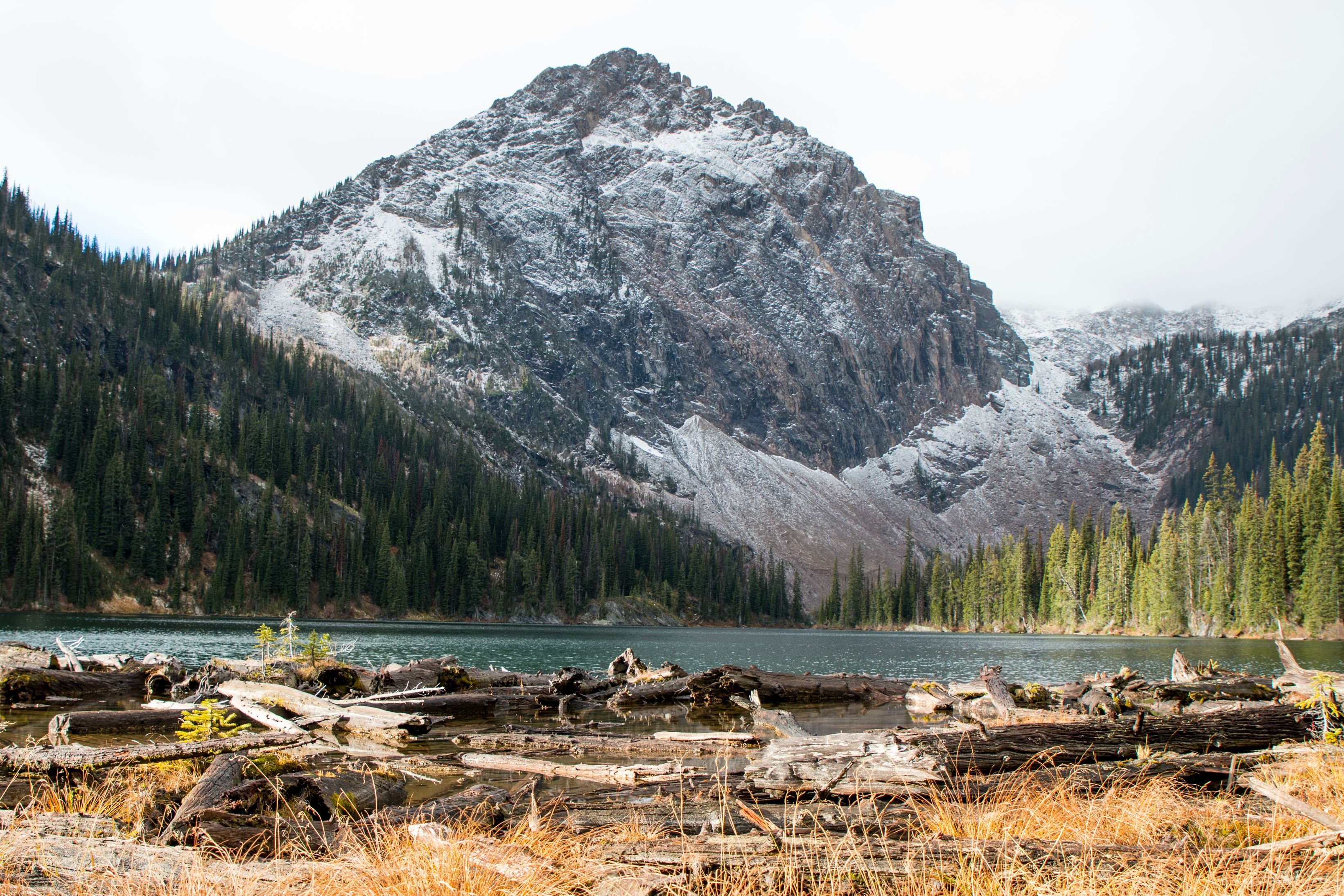 Hourglass Lake Wallpaper - Mount Scenery - HD Wallpaper 