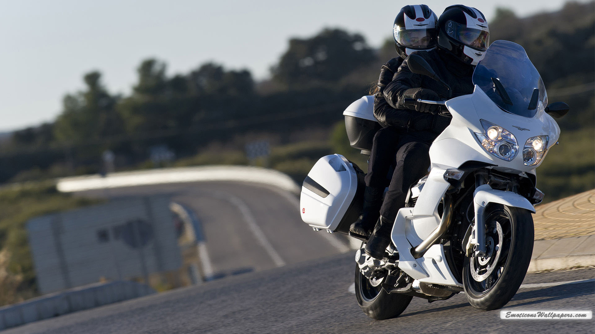 Moto Travel - HD Wallpaper 