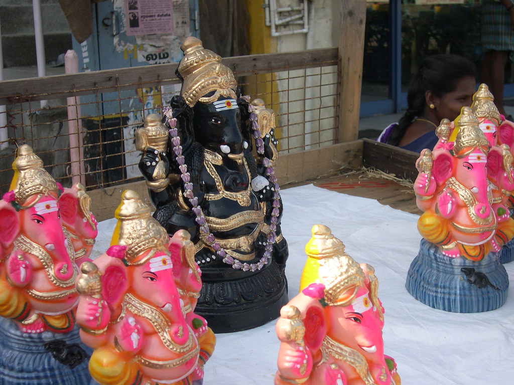 Statue - HD Wallpaper 