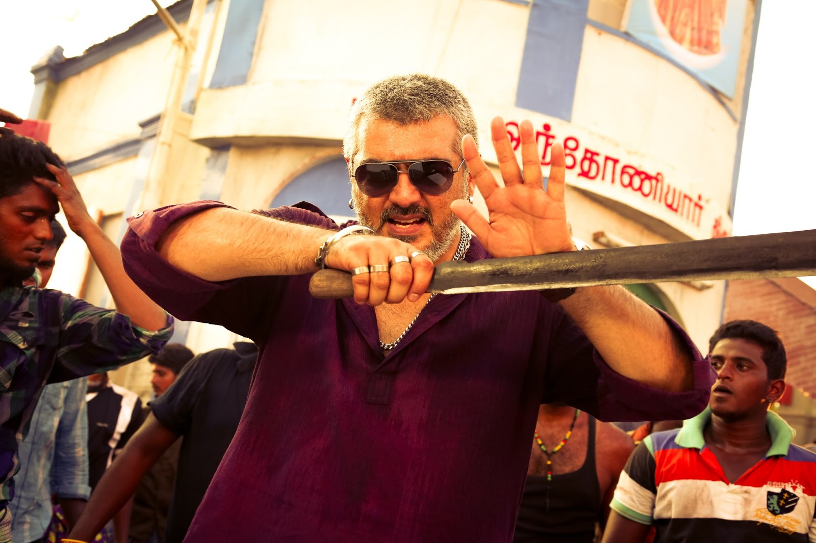 Thala Ajith Vedalam Movie Mass Still - Ajith Vedalam Hd Stills Download - HD Wallpaper 